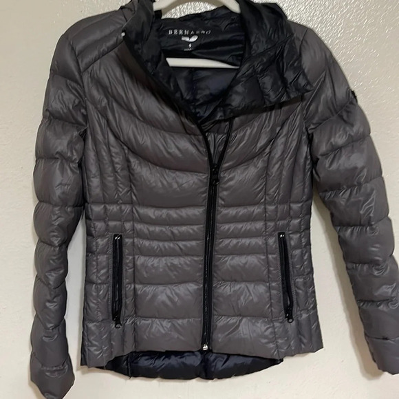 Bernardo Jackets & Blazers - Bernardo  Puffer Long Sleeve Size Small Black Jacket Hooded metallic gray
